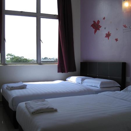 Max Inn Hotel Parit Raja Quarto foto