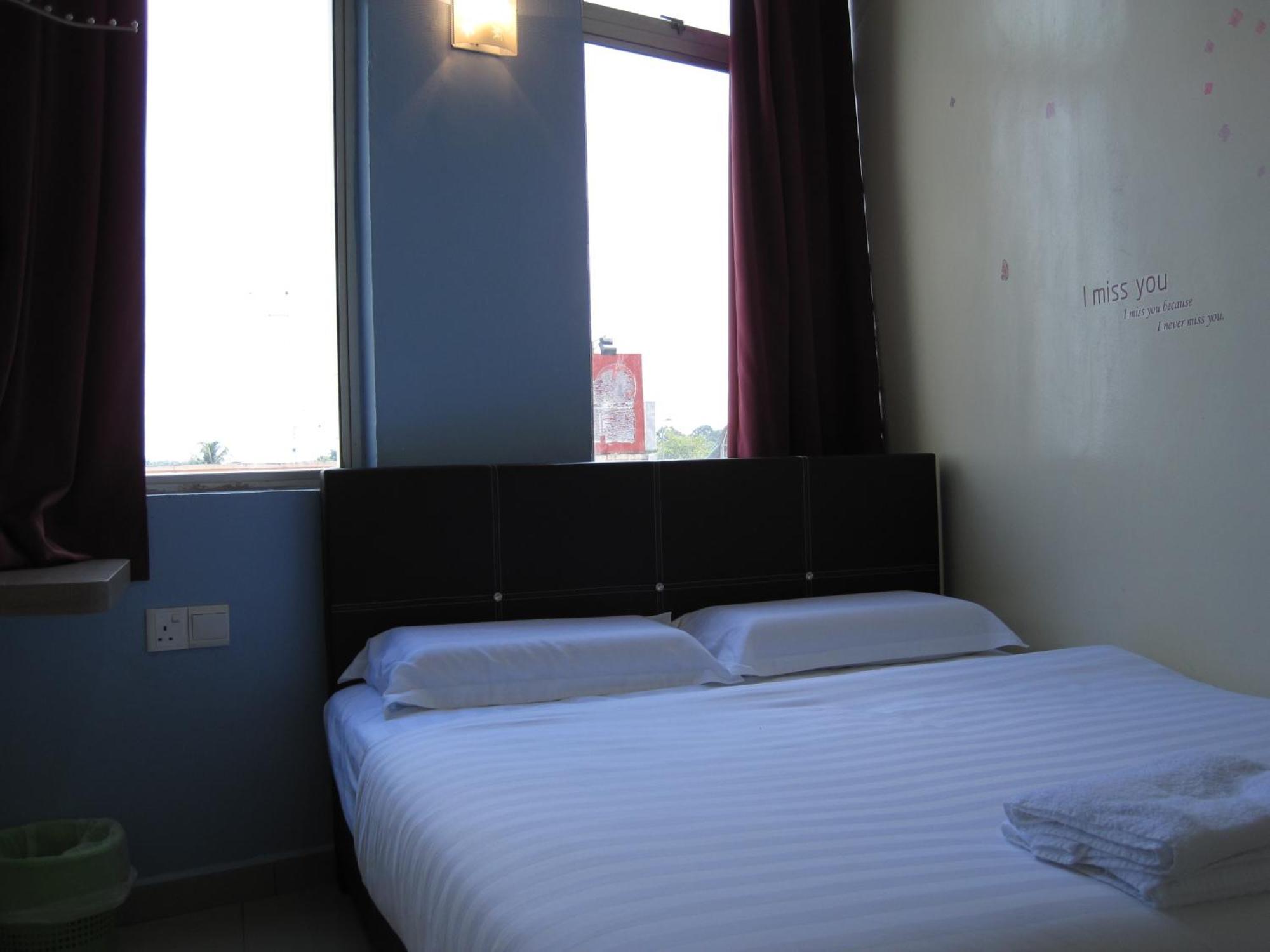Max Inn Hotel Parit Raja Quarto foto
