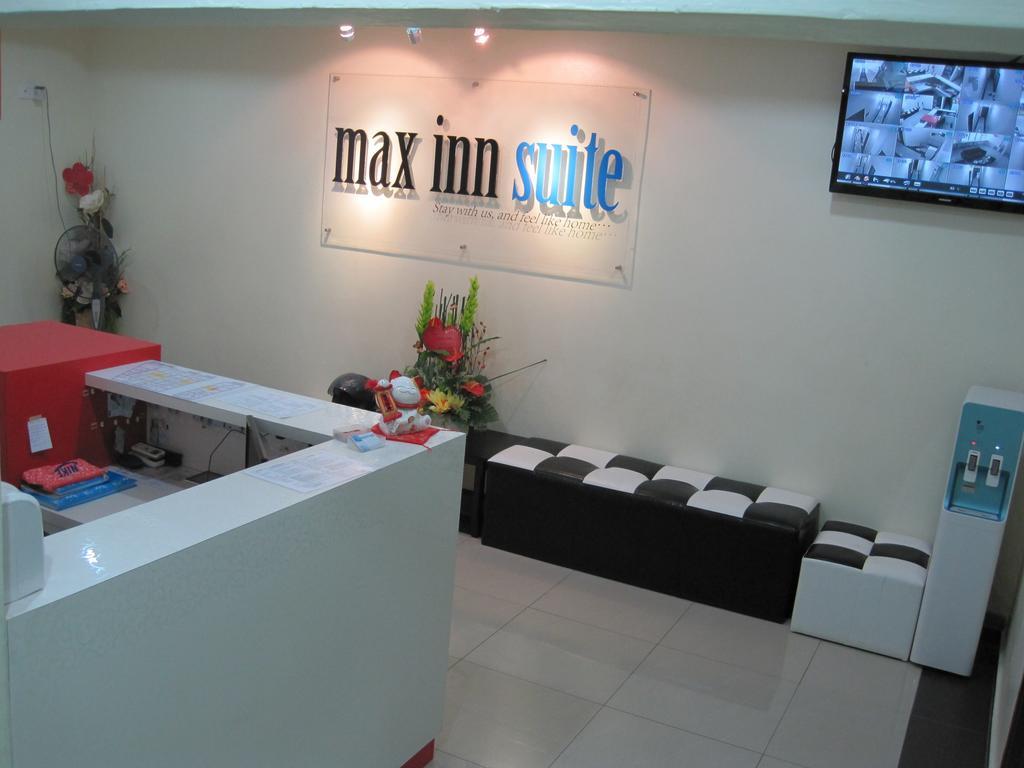 Max Inn Hotel Parit Raja Exterior foto