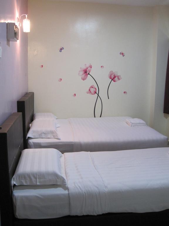 Max Inn Hotel Parit Raja Exterior foto